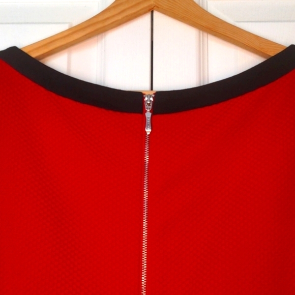 Red Sleeveless Dress with Black Trim - Tanjay - Picture 5 of 8